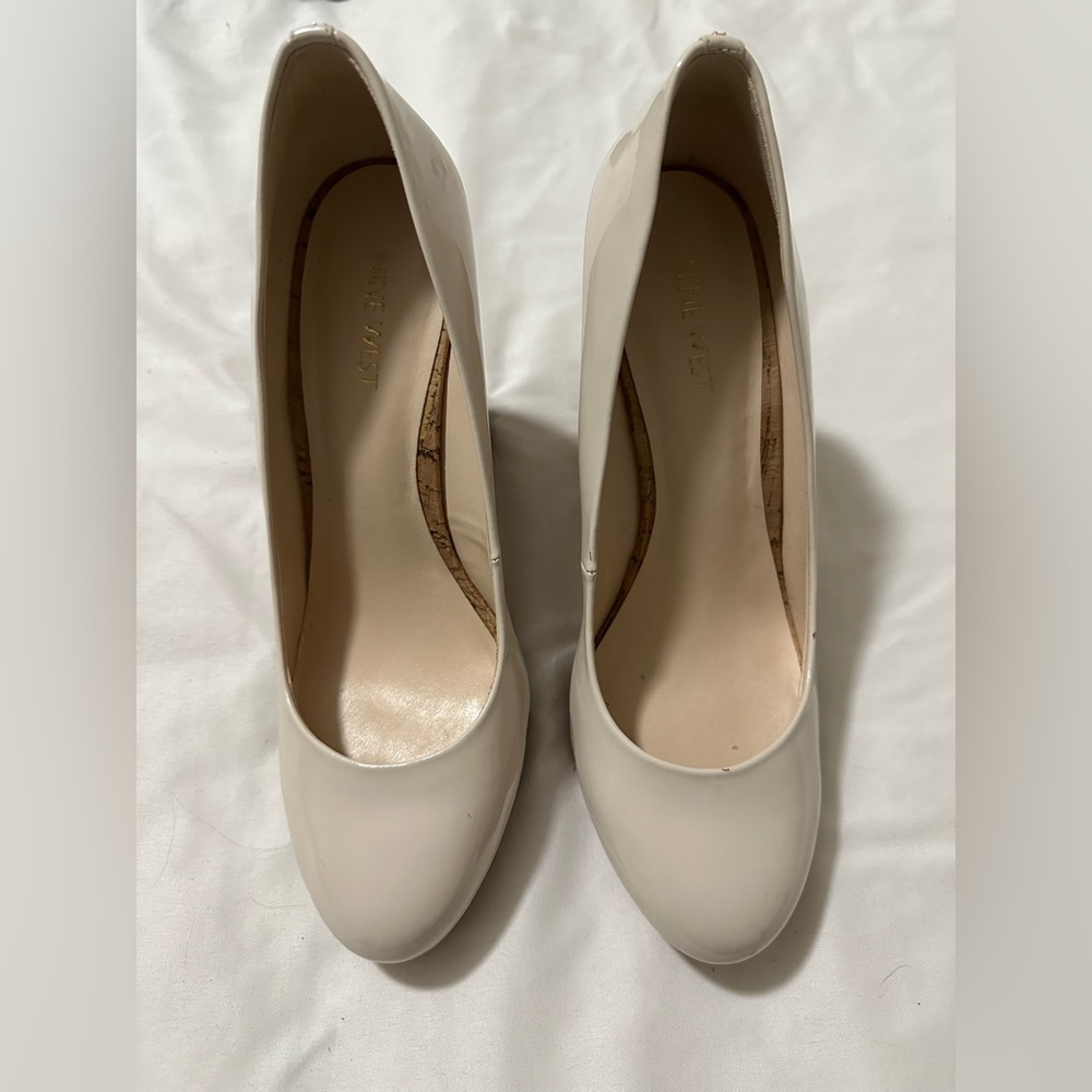 Nine West patent leather round toe pump